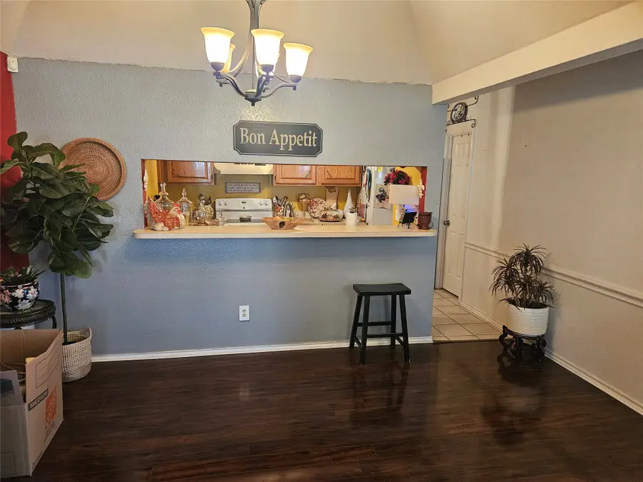 107 Larchbrook Drive, Desoto, TX 75115 - Image #2