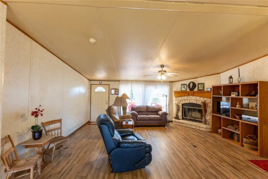 3033 Steepleridge Circle, Granbury, TX 76048 - Image #3