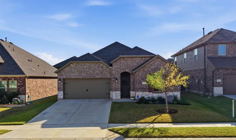 10408 Autumn Leaves Lane, Aubrey, TX 76227 - Image #2
