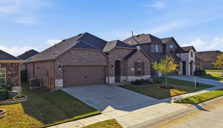 10408 Autumn Leaves Lane, Aubrey, TX 76227 - Image #3