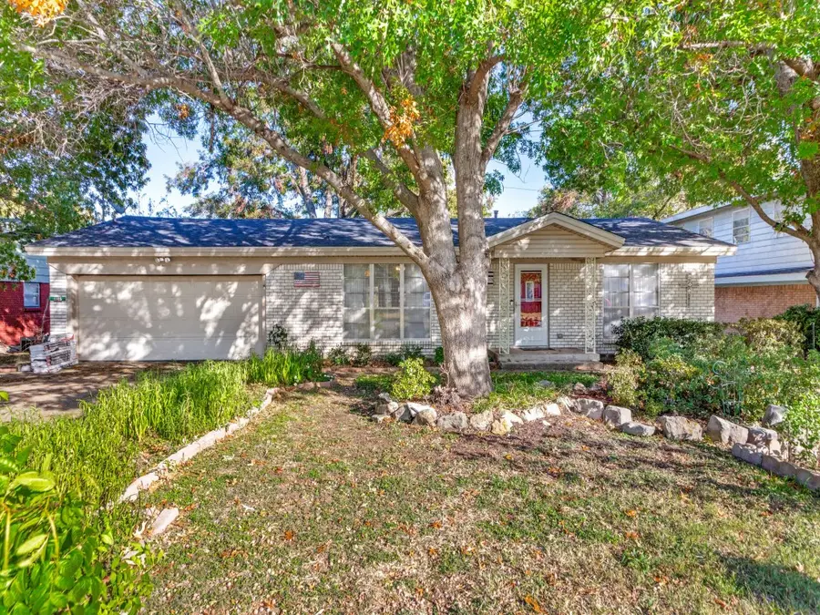 1105 Sproles Drive, Benbrook, TX 76126 - Image #2