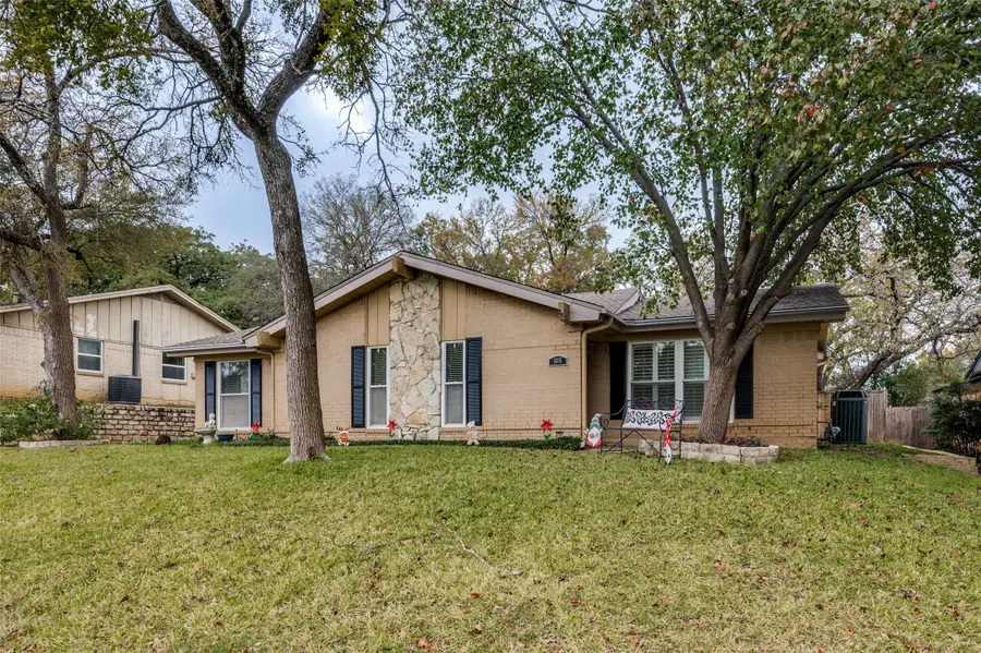 1816 Kynette Drive, Euless, TX 76040 - Image #2