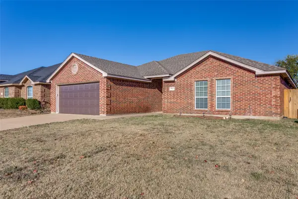941 La Sierra Drive, Crowley, TX 76036