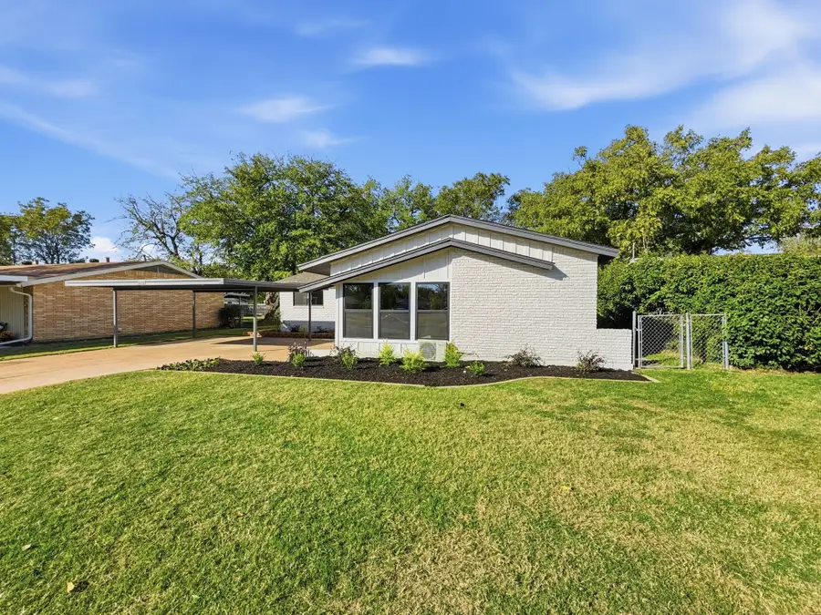 216 Opal Street, Saginaw, TX 76179 - Image #2