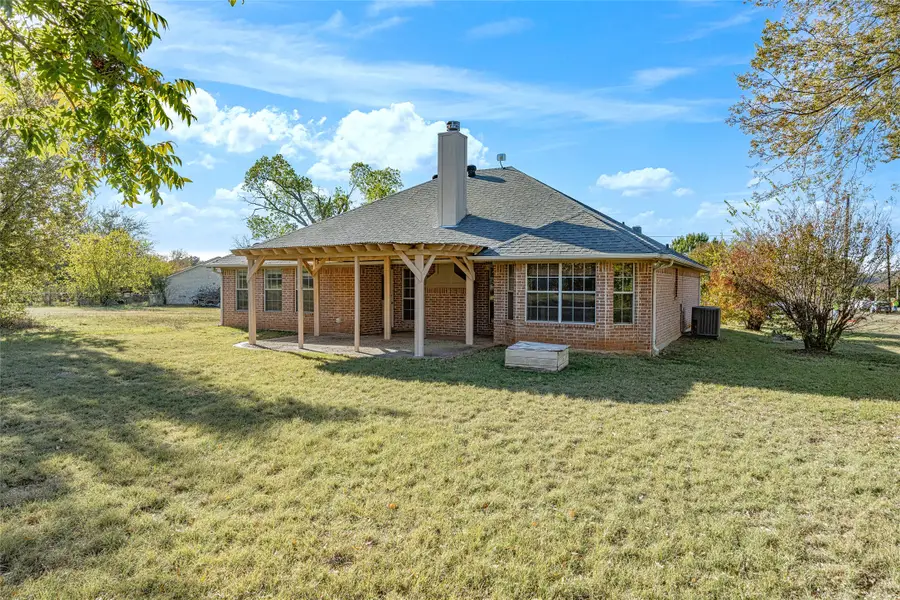 214 Driftwood Ct Court, Runaway Bay, TX 76426 - Image #3