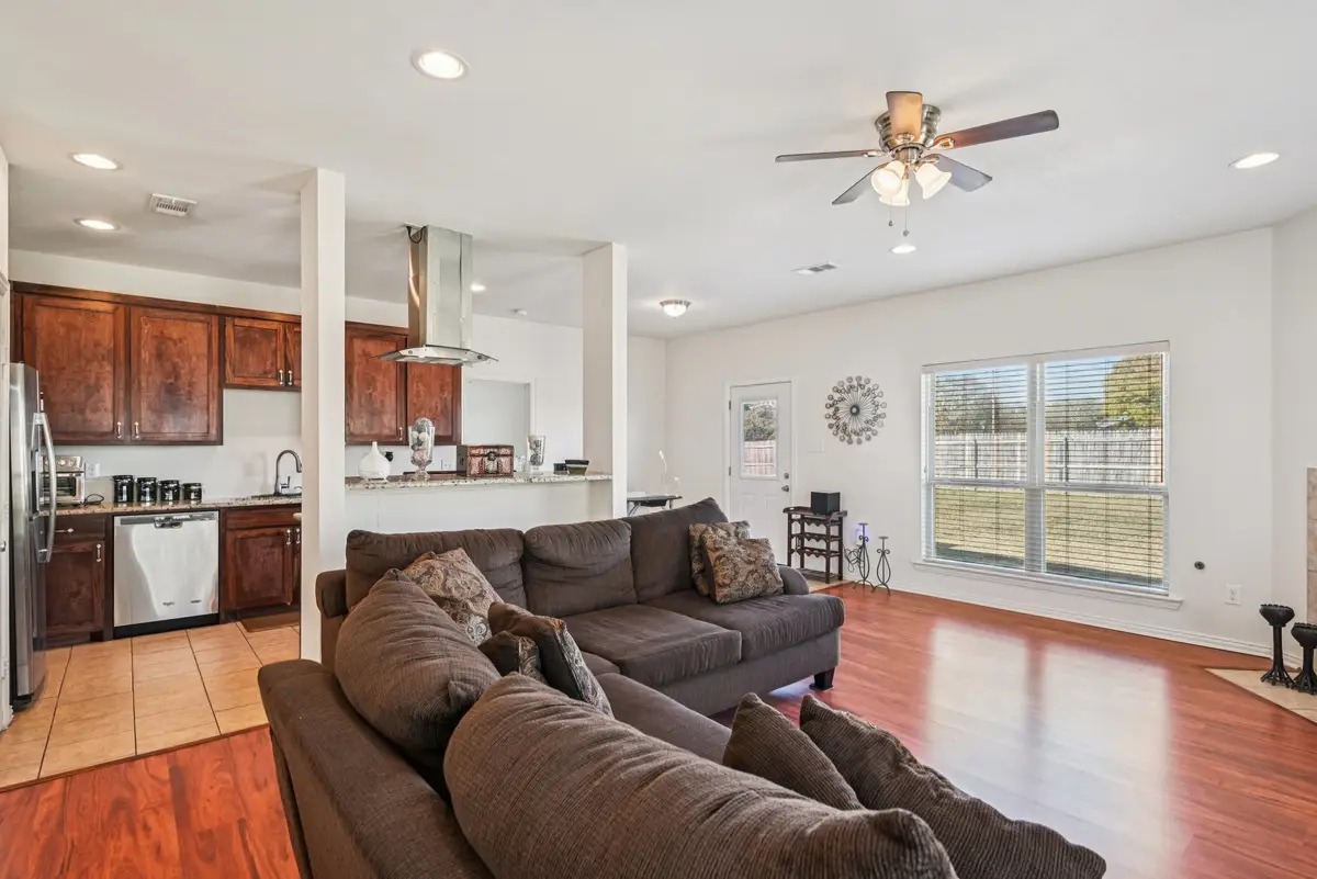 801 Cascade Drive, Glenn Heights, TX 75154 - Image #1