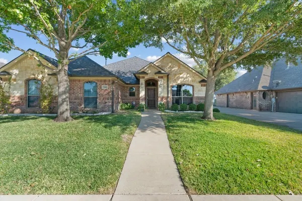 7040 Ridge Crest Drive, North Richland Hills, TX 76182