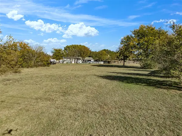216 Driftwood Court, Runaway Bay, TX 76426