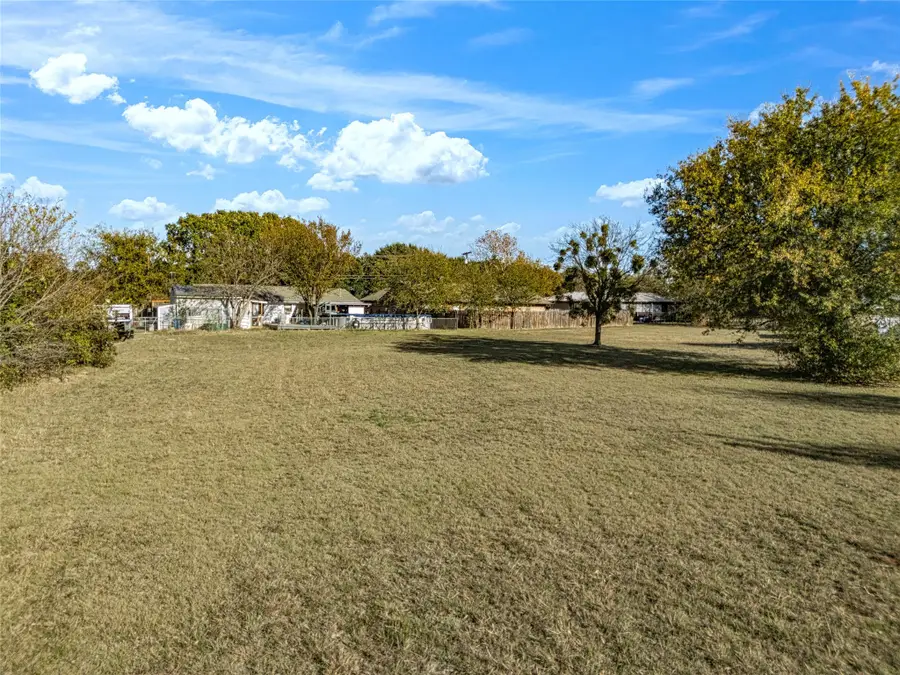 216 Driftwood Court, Runaway Bay, TX 76426 - Image #2