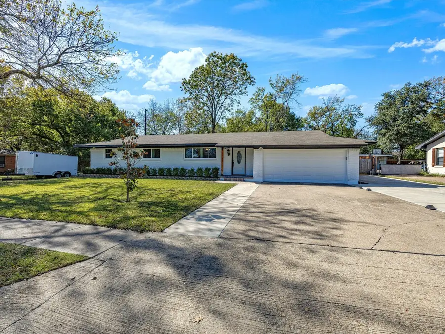 1103 Sunset Drive, Ennis, TX 75119 - Image #2