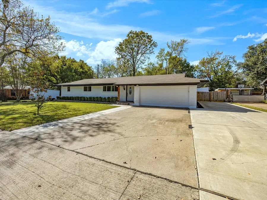 1103 Sunset Drive, Ennis, TX 75119 - Image #3