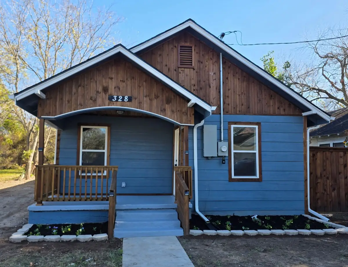 328 N Taylor Street, Gainesville, TX 76240 - Image #1