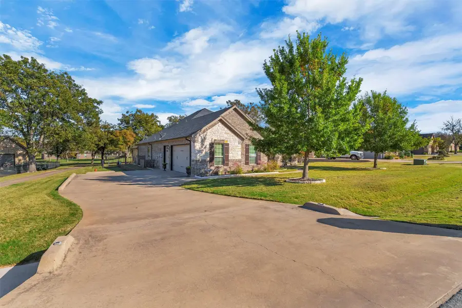 6429 Pinehurst Drive, Granbury, TX 76049 - Image #3
