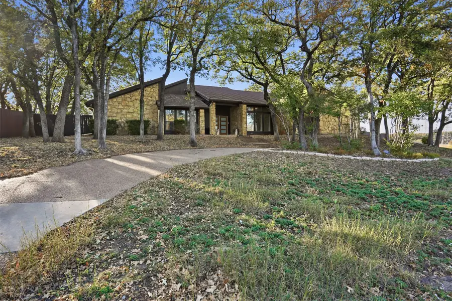 704 Timberview Court N, Fort Worth, TX 76112 - Image #3