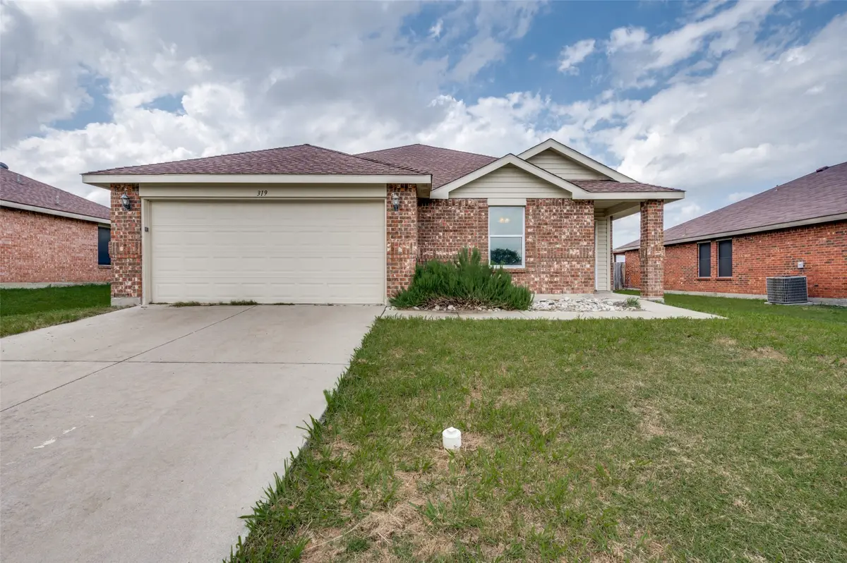 319 Quail Crossing Drive, Sanger, TX 76266 - Image #1