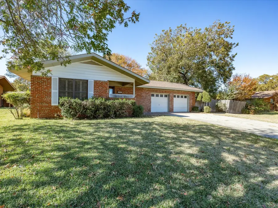 1104 Coffield Street, Bowie, TX 76230 - Image #2