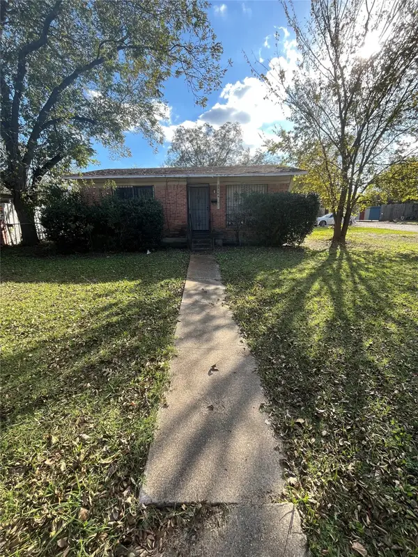 8204 Burroaks Drive, Dallas, TX 75217