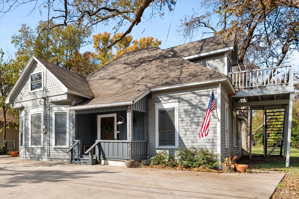 216 W Willingham Street, Cleburne, TX 76033 - Image #1