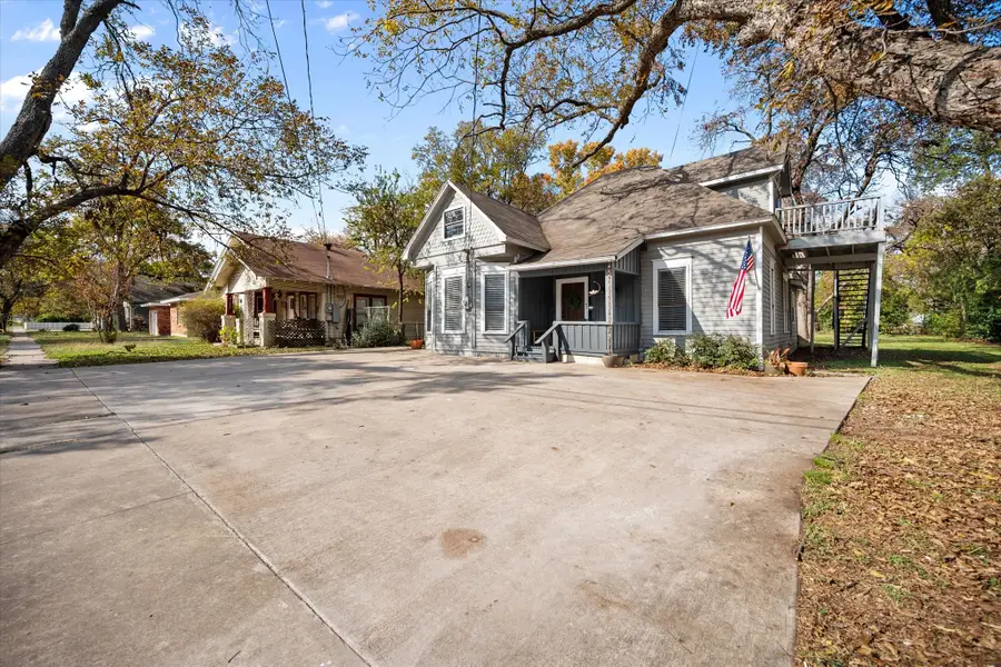 216 W Willingham Street, Cleburne, TX 76033 - Image #3