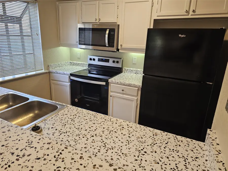 1719 Crest Grove Drive, Arlington, TX 76012 - Image #2