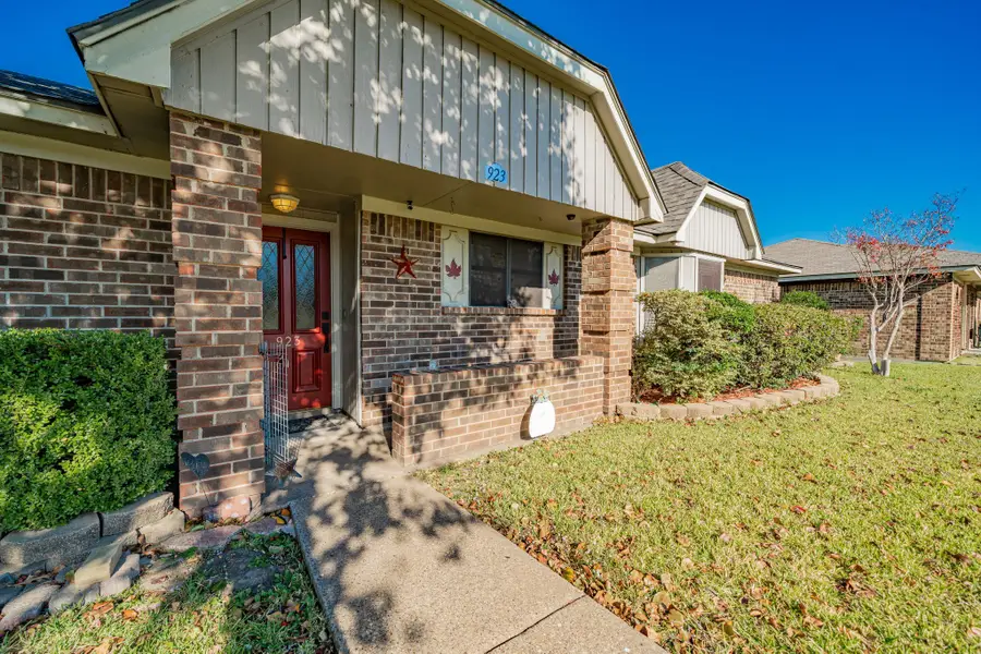 923 Courtney Drive, Mesquite, TX 75150 - Image #2