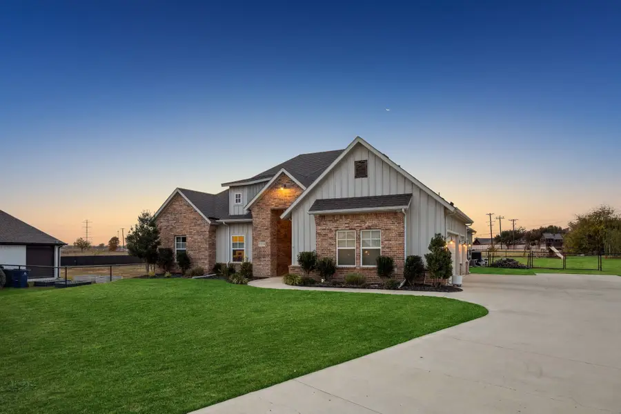 1318 Oliver Creek Lane, Justin, TX 76247 - Image #2