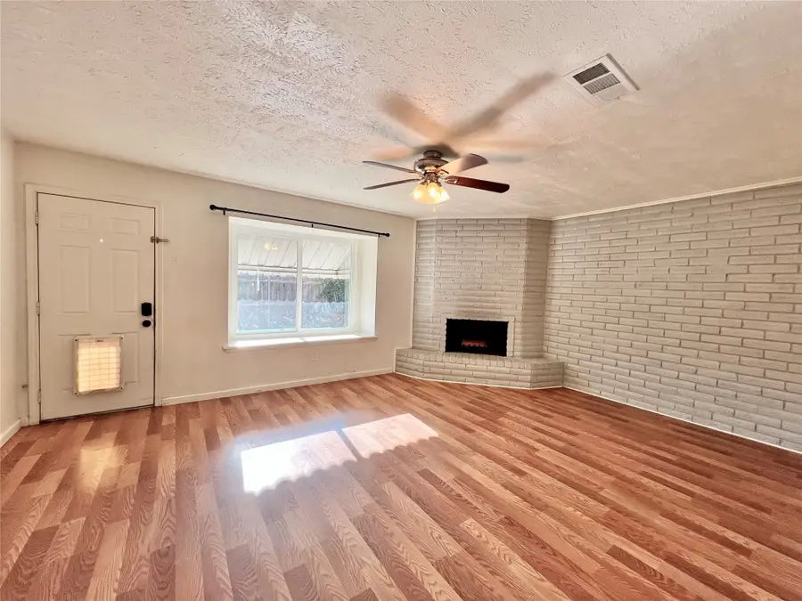 19 W Mountain Creek Drive, Grand Prairie, TX 75052 - Image #3