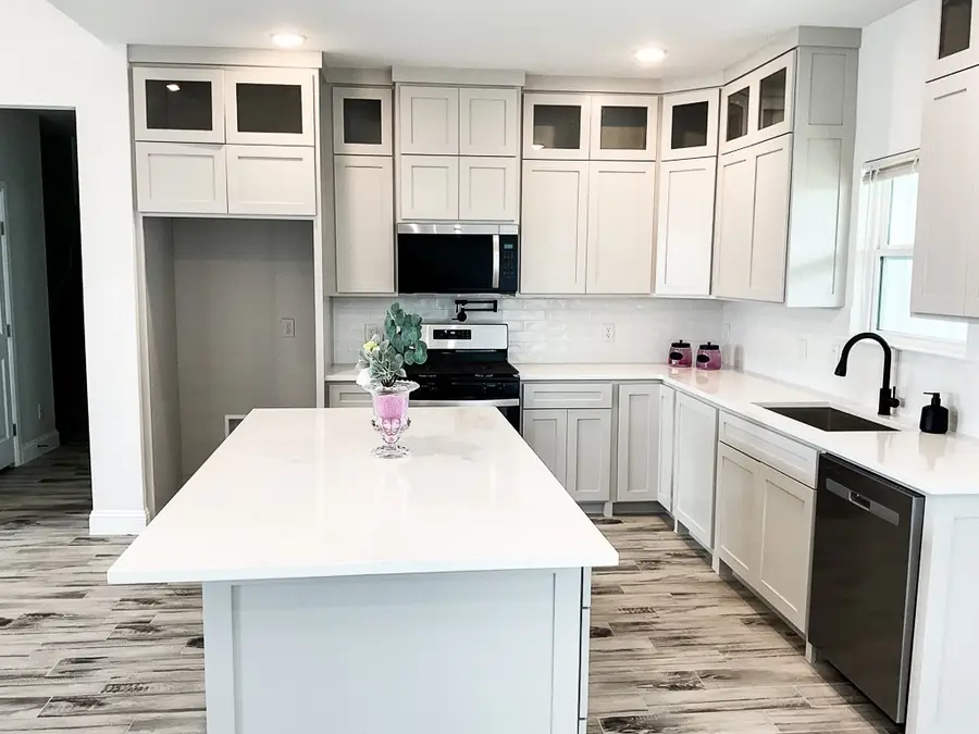 201 Bluff Court, Godley, TX 76044 - Image #2