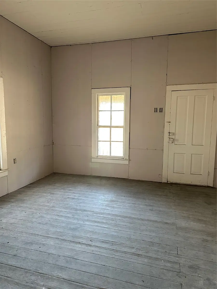 512 S Mckinney Street, Mexia, TX 76667 - Image #2