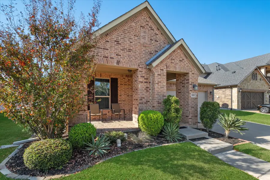909 Dogwood Trail, Aubrey, TX 76227 - Image #2