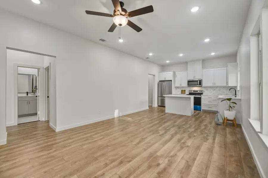 1307 Clinton Avenue, Fort Worth, TX 76164 - Image #3