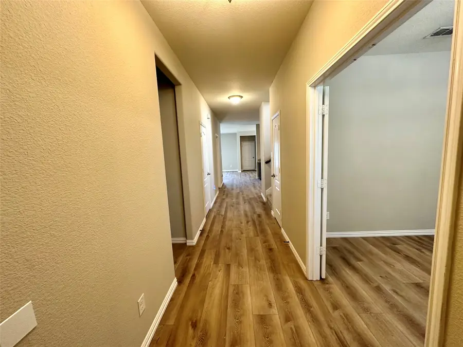 725 Hartsfield, Aubrey, TX 76227 - Image #2