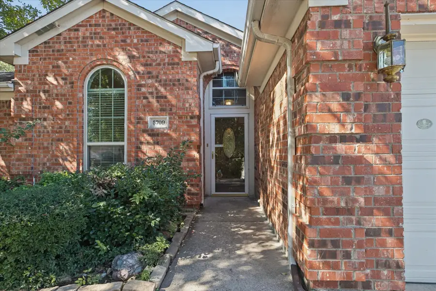 5709 Crowder Drive, Fort Worth, TX 76179 - Image #3