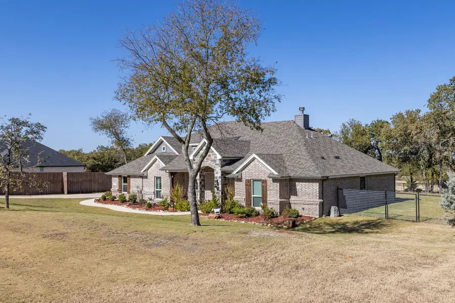 408 Herb Stephens Jr Way, Springtown, TX 76082 - Image #2
