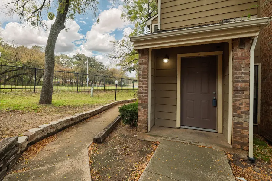 2104 Park Willow Lane #A, Arlington, TX 76011 - Image #3