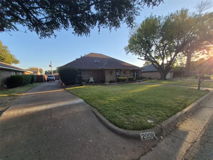 2008 Iron Horse Court, Arlington, TX 76017 - Image #2