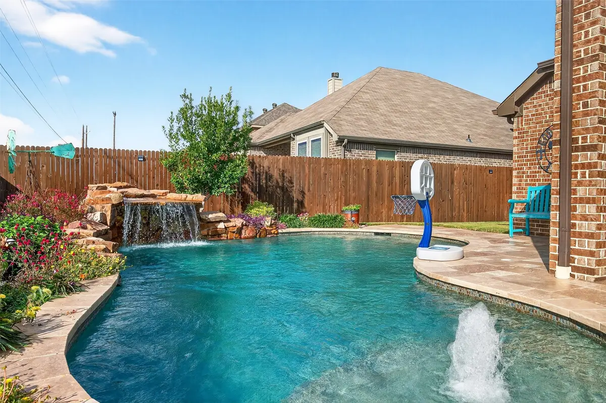289 Hilltop Drive, Justin, TX 76247 - Image #1