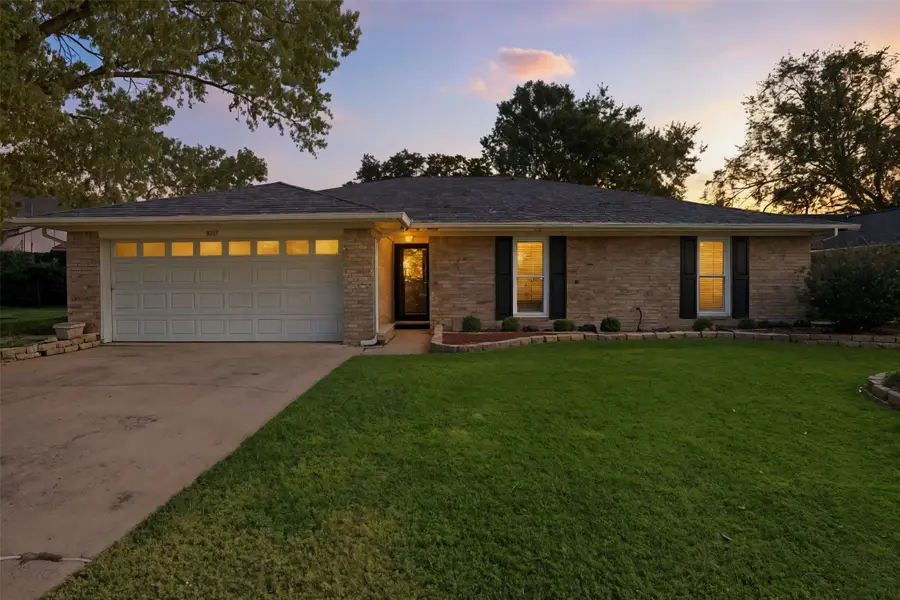 2217 Honey Creek Lane, Arlington, TX 76006 - Image #2