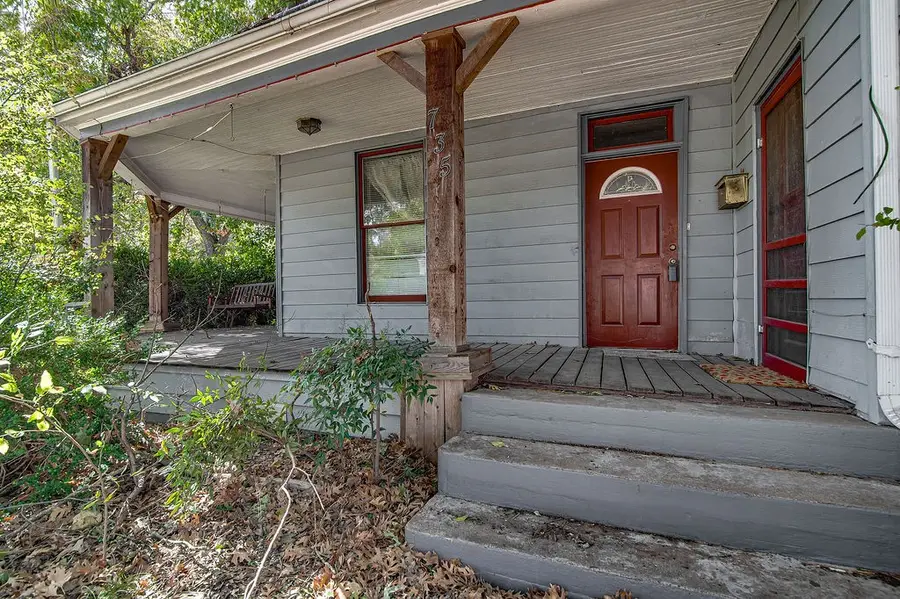 735 N Robinson Street, Cleburne, TX 76031 - Image #2