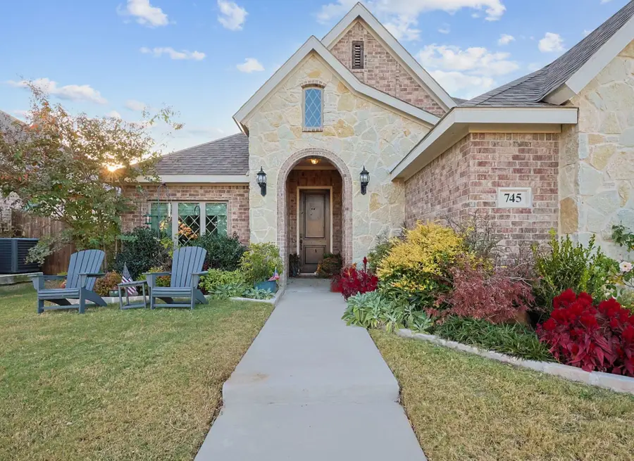 745 Larkspur Lane, Midlothian, TX 76065 - Image #2
