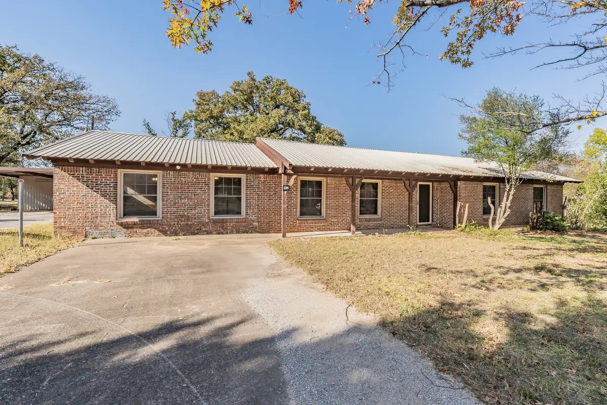 412 Oakview Drive, Springtown, TX 76082 - Image #1