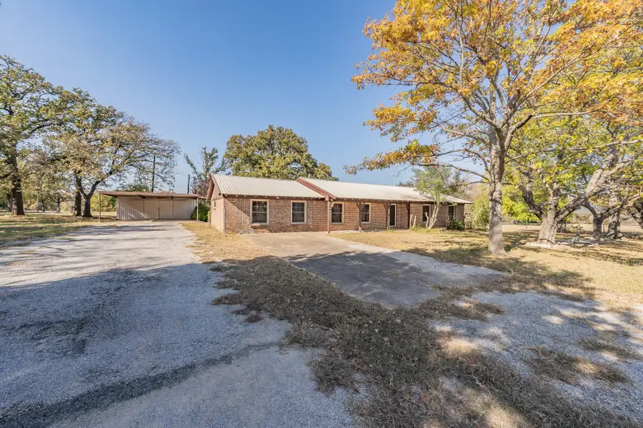 412 Oakview Drive, Springtown, TX 76082 - Image #2