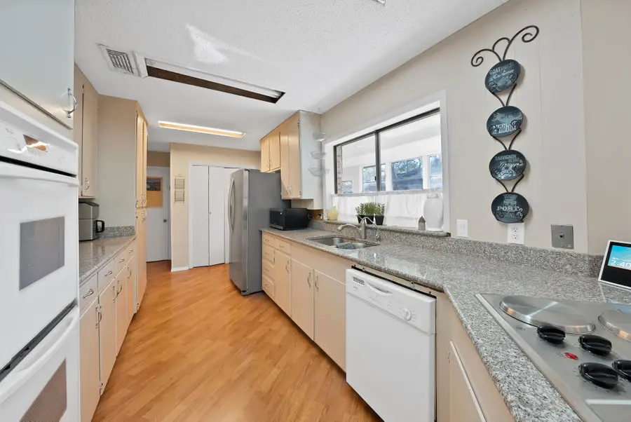 3925 Trisha Val Court, Arlington, TX 76016 - Image #3