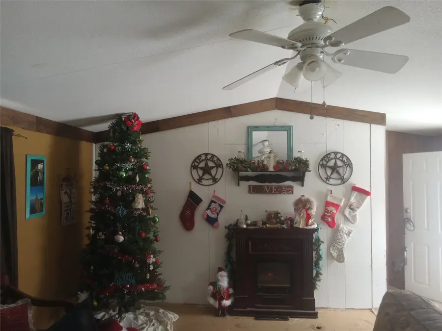 614 Hanging Tree Road, Bowie, TX 76230 - Image #2