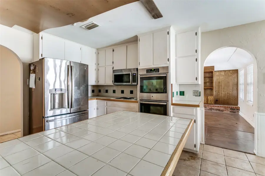 520 Baker Drive, Hurst, TX 76054 - Image #3