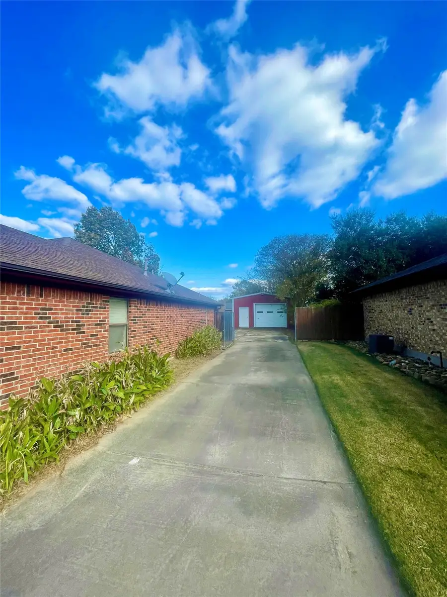 925 42nd Street Sw, Paris, TX 75460 - Image #2