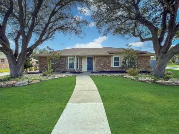 1912 E Branch Hollow Drive, Carrollton, TX 75007