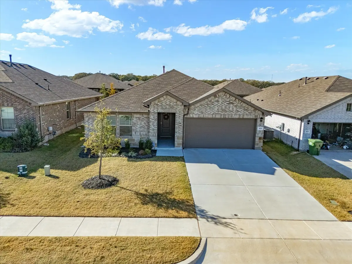 521 Bronze Circle E, Springtown, TX 76082 - Image #1