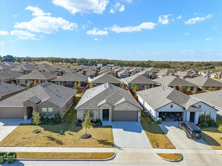 521 Bronze Circle E, Springtown, TX 76082 - Image #2