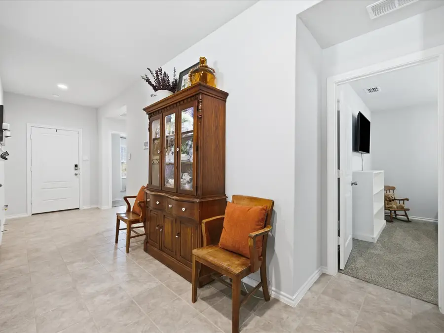 521 Bronze Circle E, Springtown, TX 76082 - Image #3